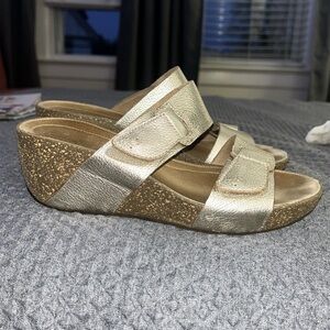 Clarks Artisan Women's Gold Sandals size 9